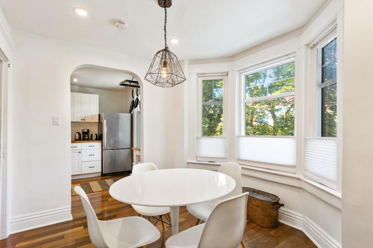 Stylish & Spacious 3br In Downtown * Toronto