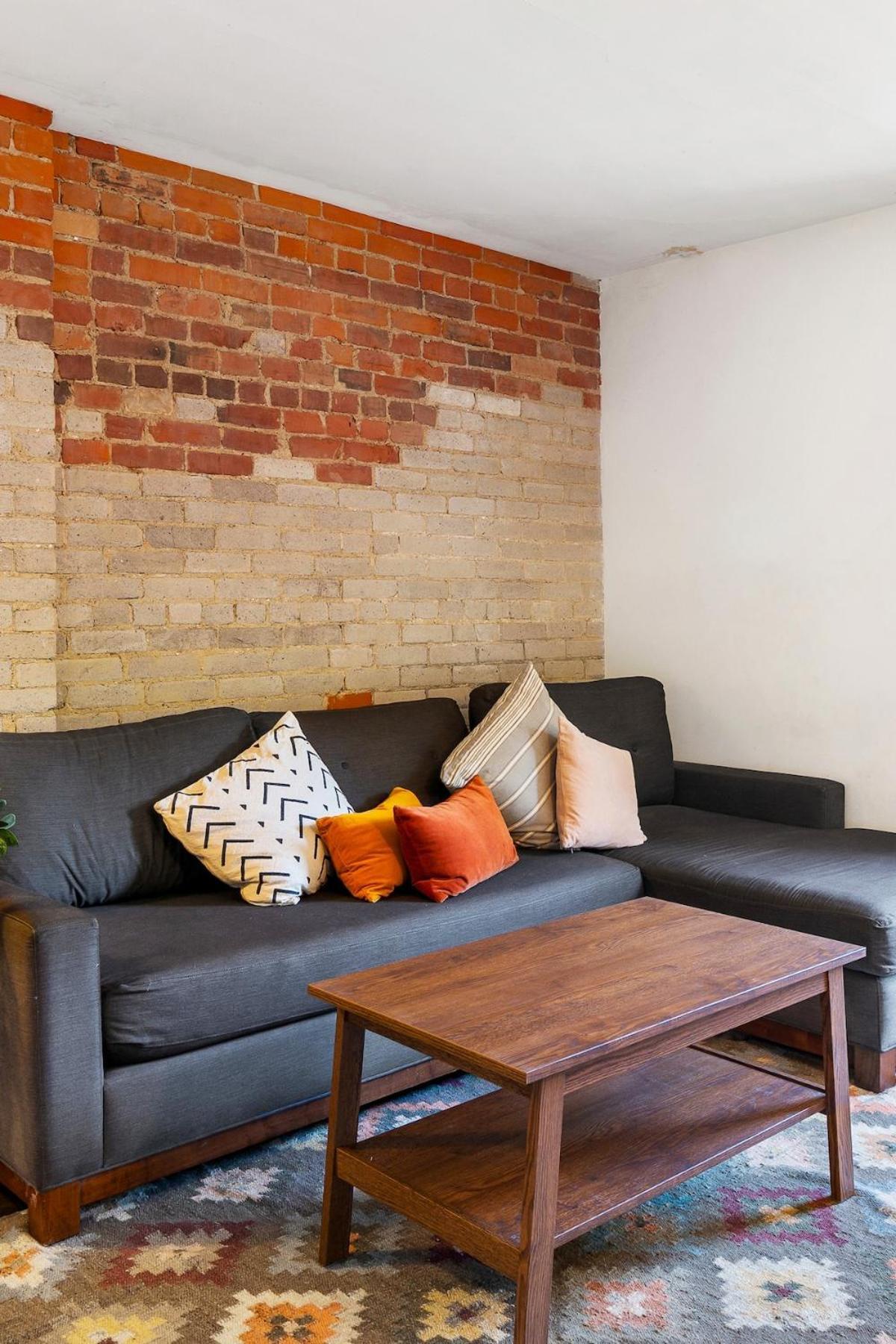 Stylish & Spacious 3br In Downtown Toronto