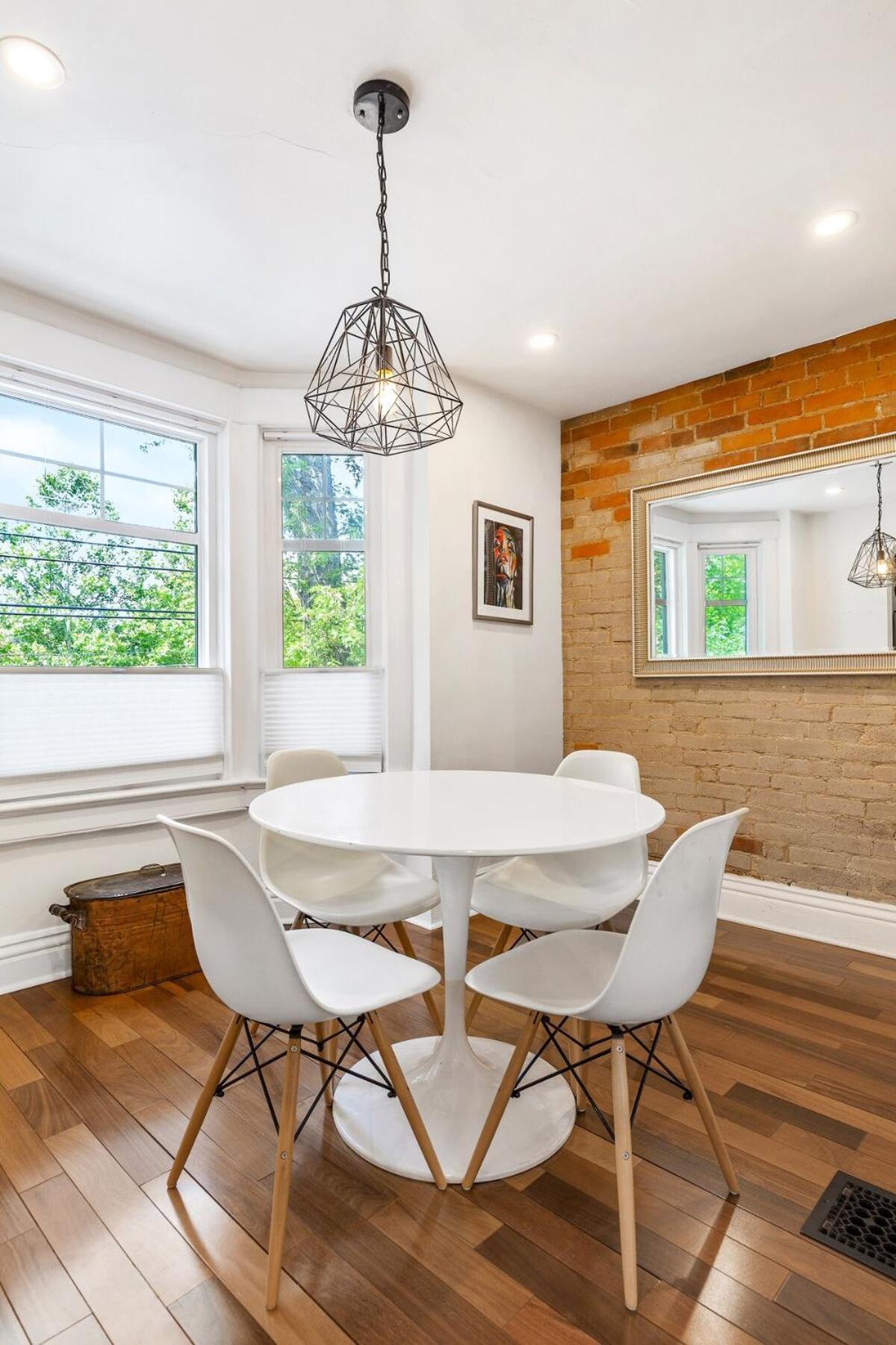 Stylish & Spacious 3br In Downtown